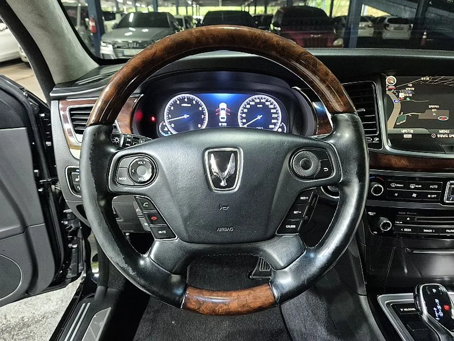 Hyundai Equus