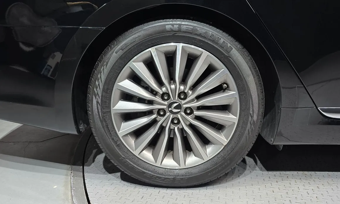 Hyundai Equus