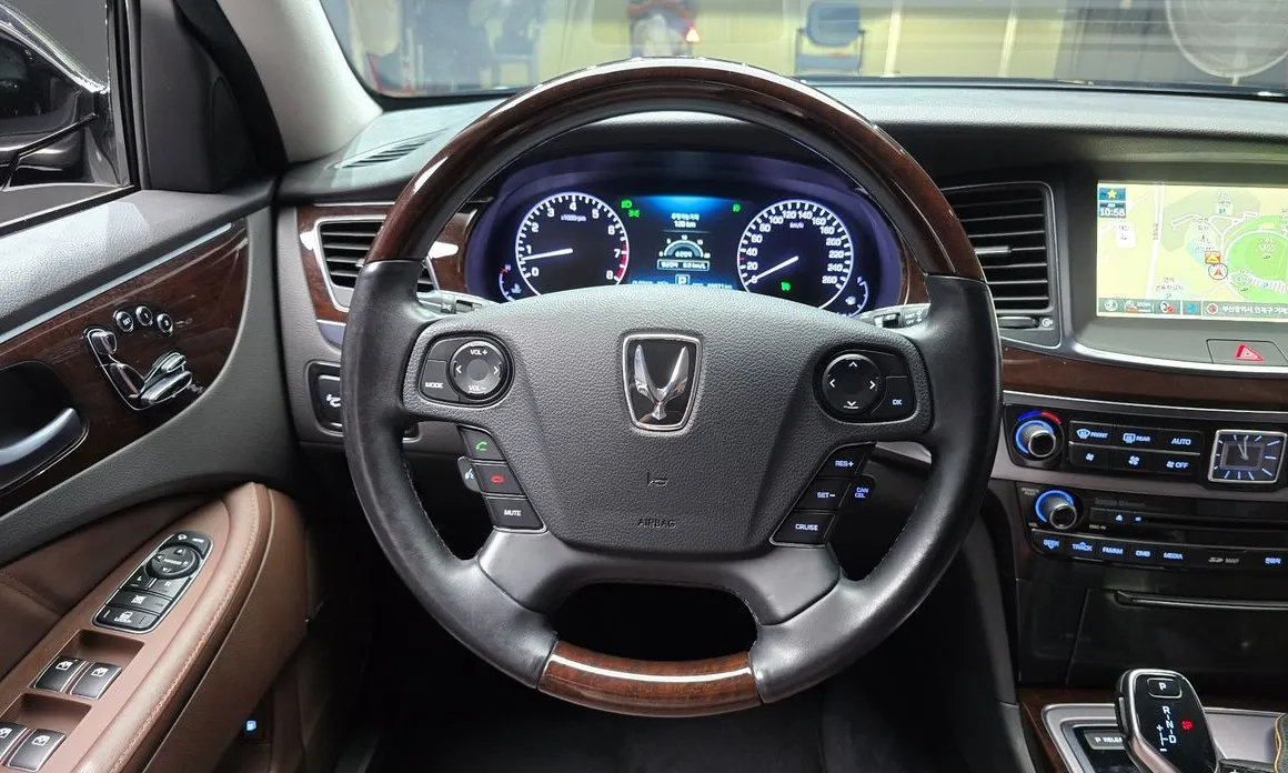 Hyundai Equus