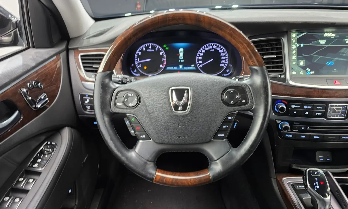 Hyundai Equus