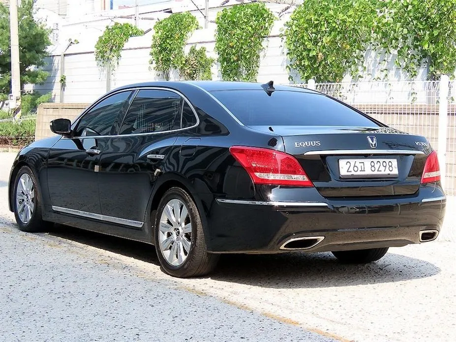 Hyundai Equus