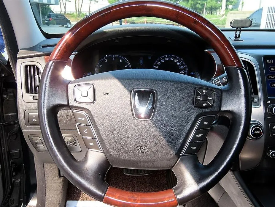 Hyundai Equus