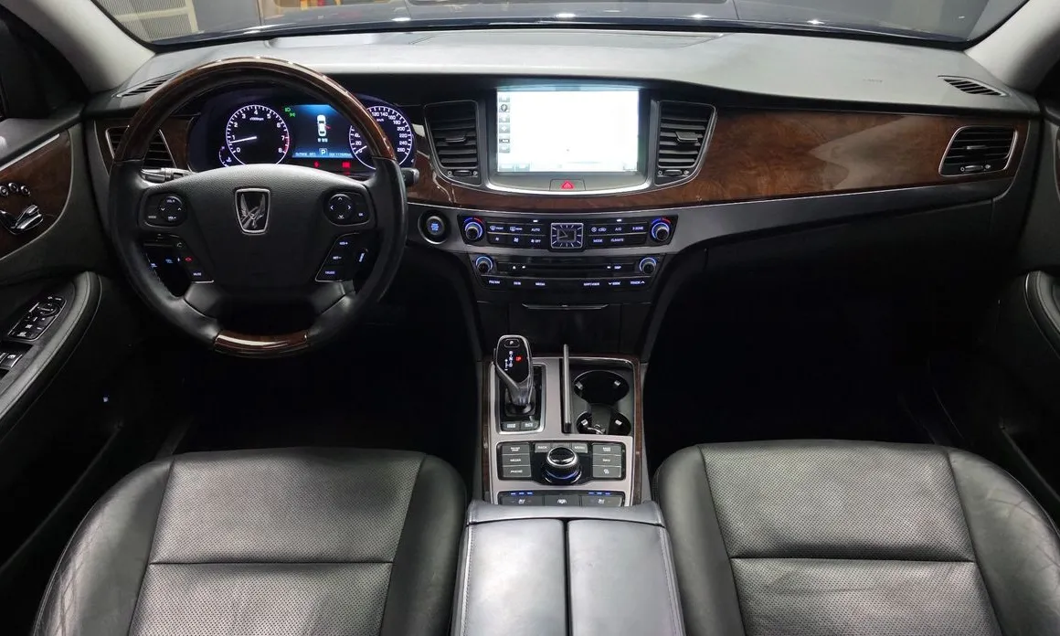 Hyundai Equus