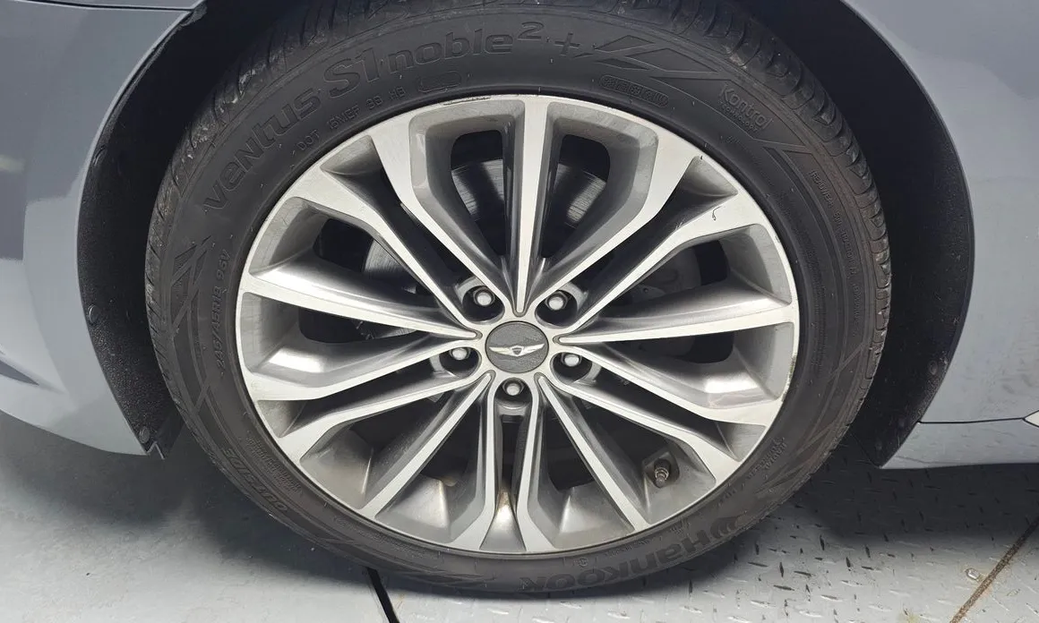 Hyundai Genesis