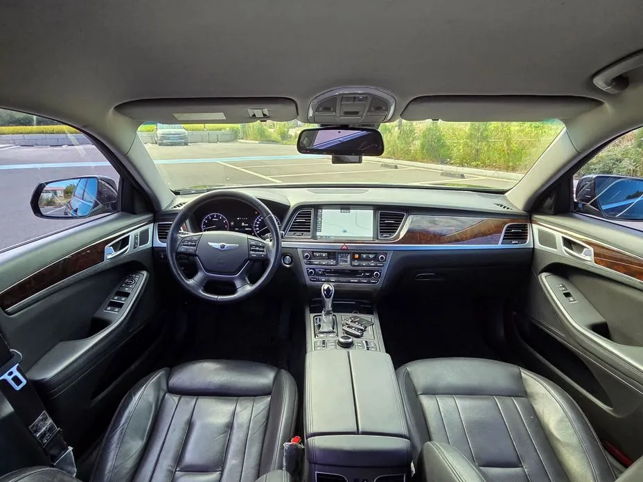 Hyundai Genesis