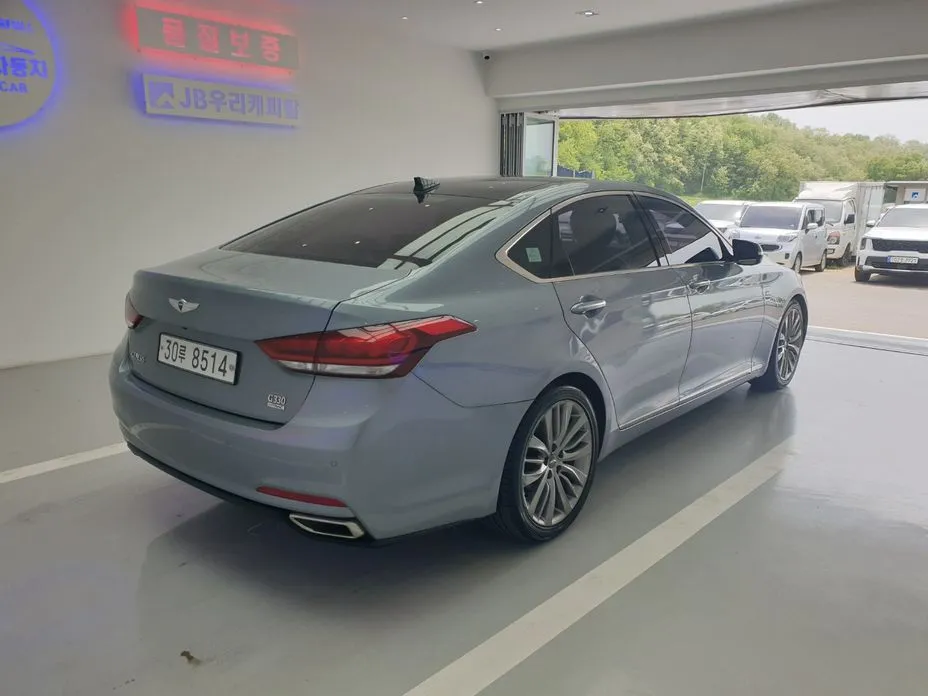 Hyundai Genesis