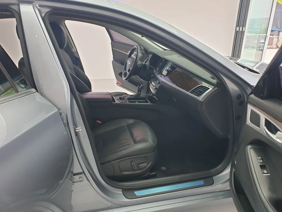 Hyundai Genesis
