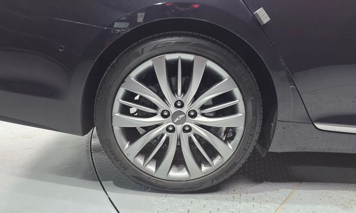 Hyundai Genesis