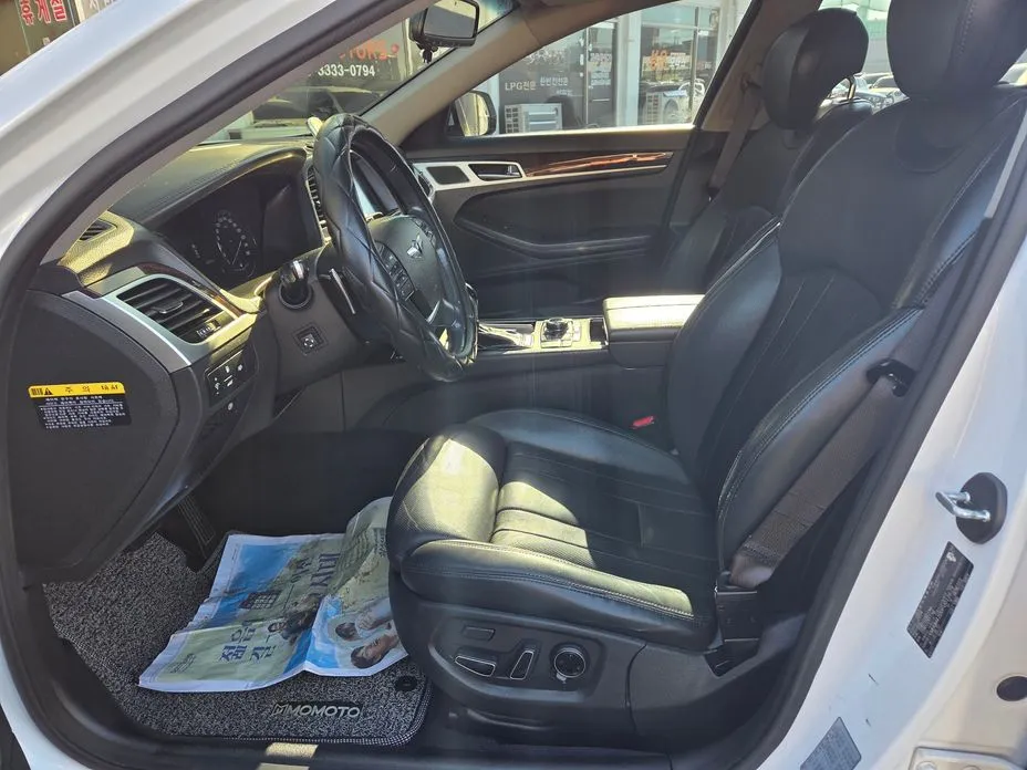 Hyundai Genesis