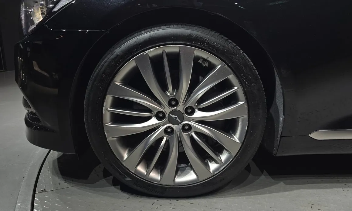 Hyundai Genesis
