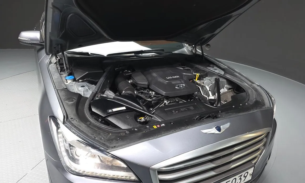 Hyundai Genesis