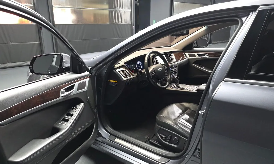Hyundai Genesis