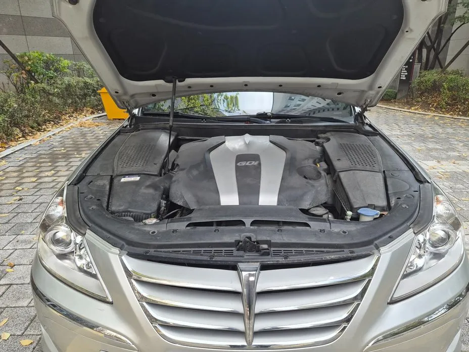 Hyundai Genesis