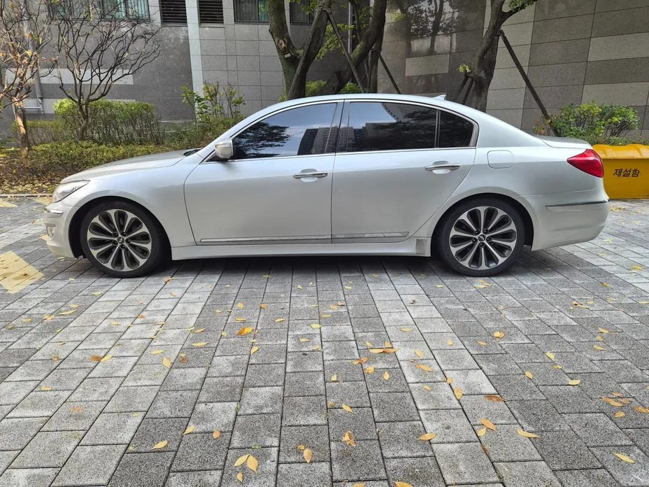 Hyundai Genesis
