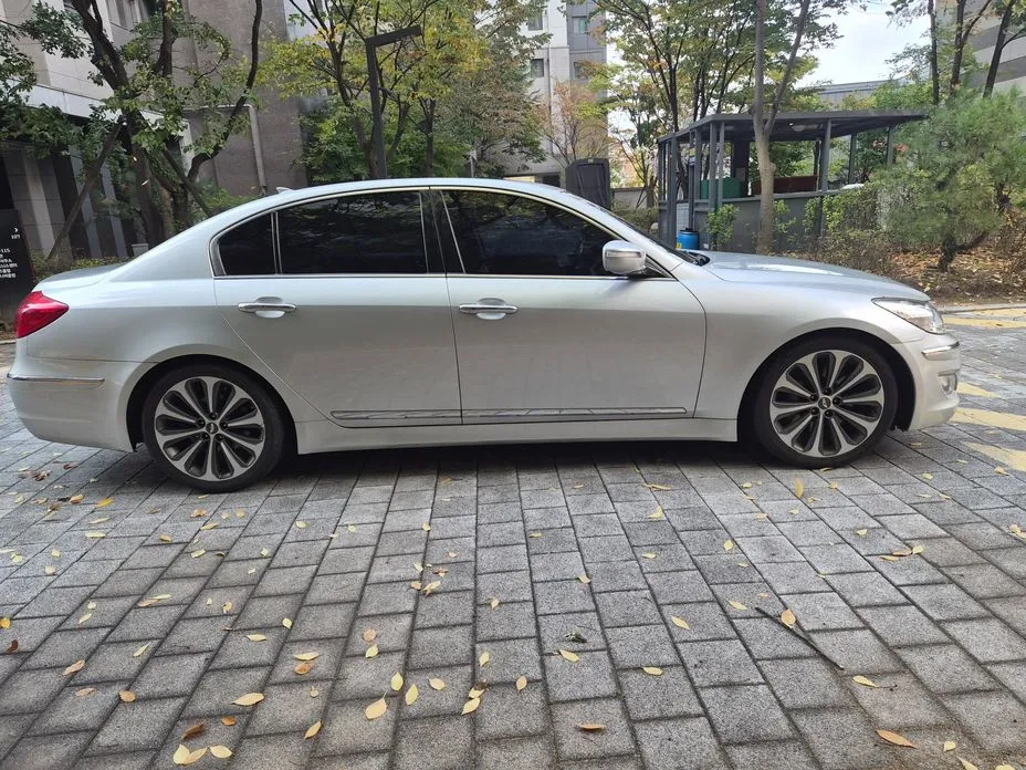 Hyundai Genesis