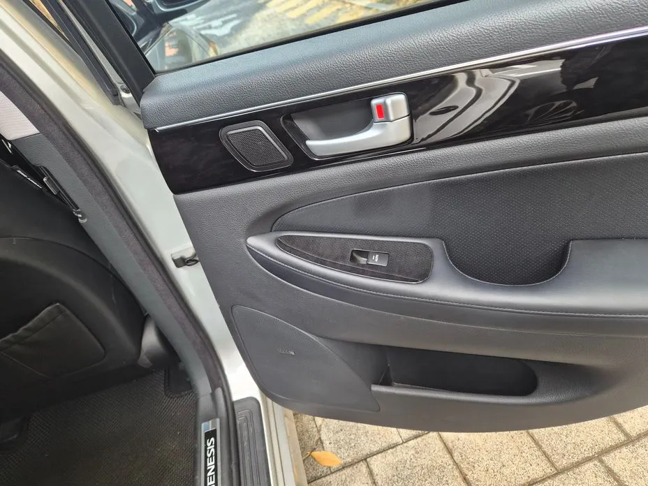 Hyundai Genesis