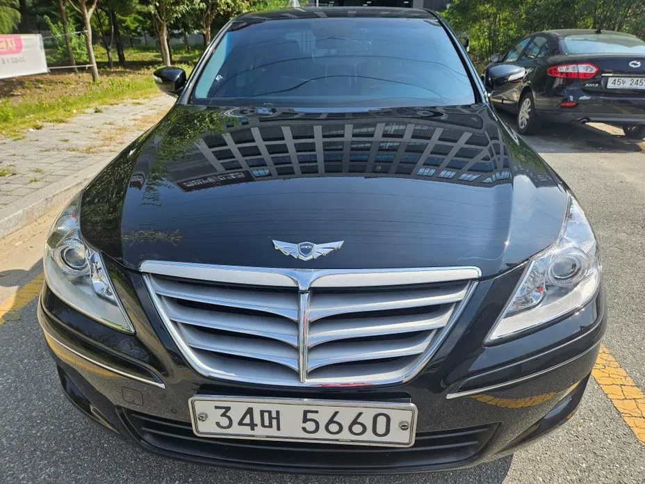 Hyundai Genesis