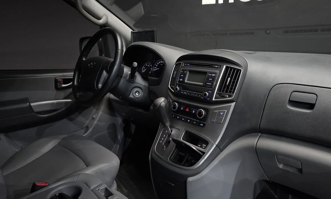 Hyundai Starex