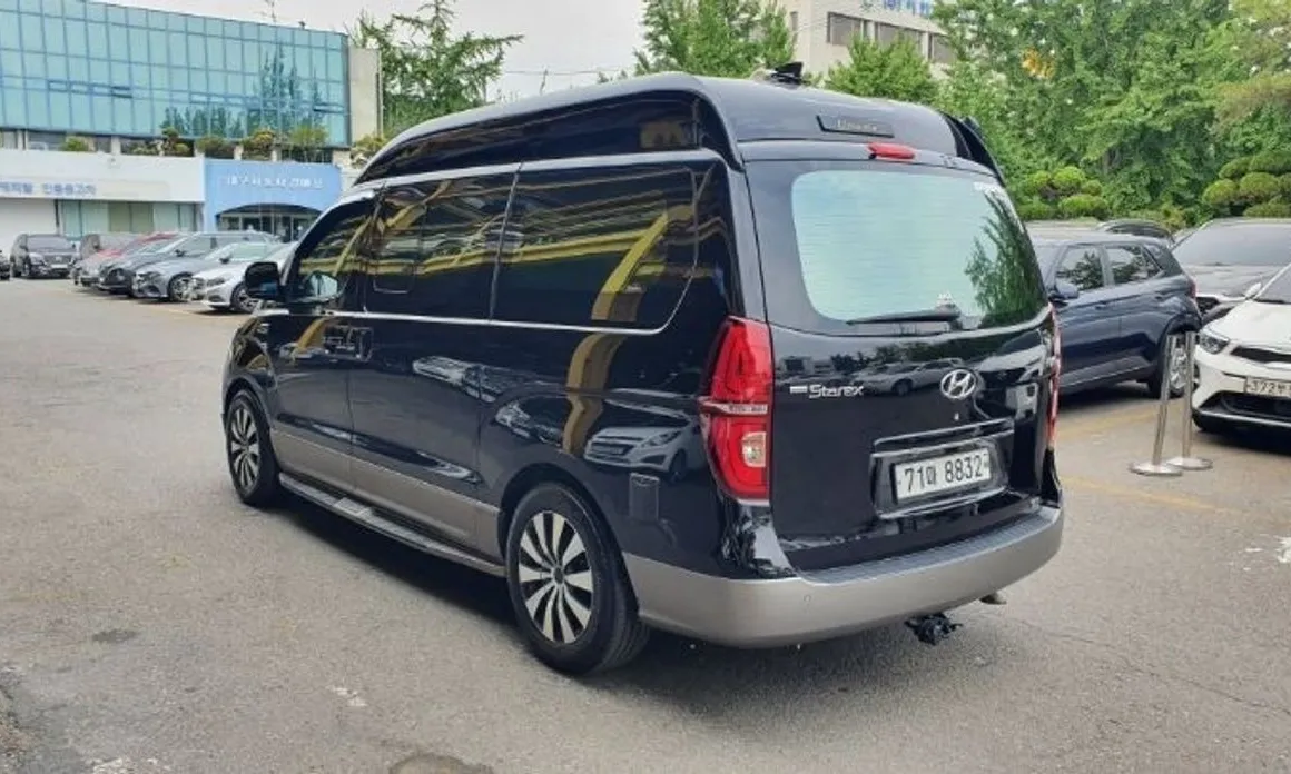 Hyundai Starex