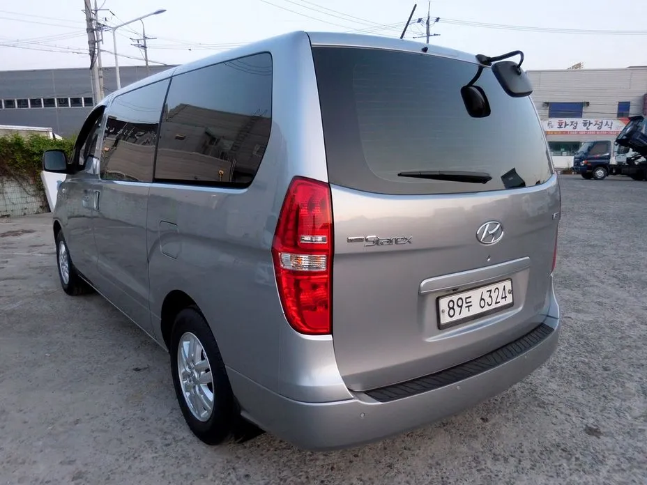 Hyundai Starex