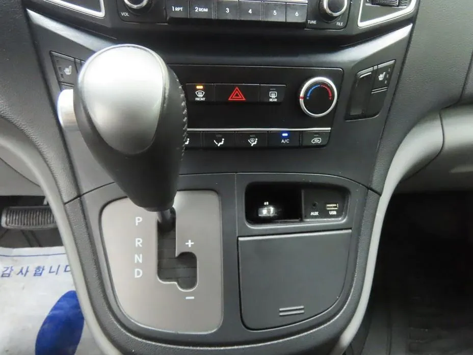 Hyundai Starex