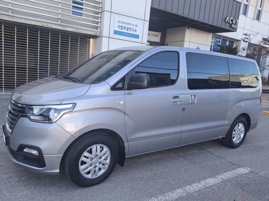 Hyundai Starex
