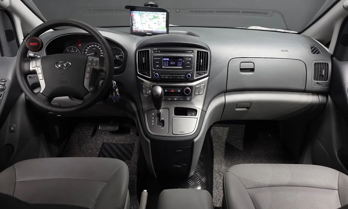 Hyundai Starex