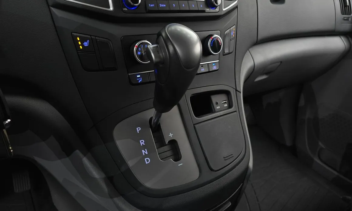 Hyundai Starex