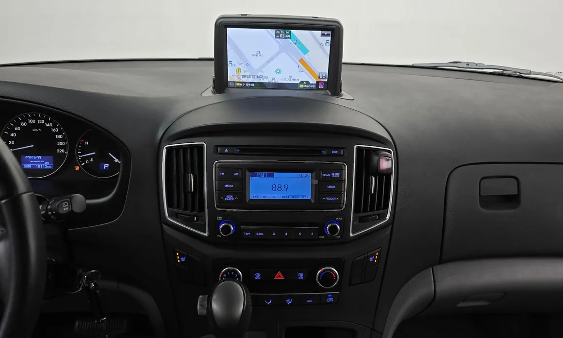 Hyundai Starex