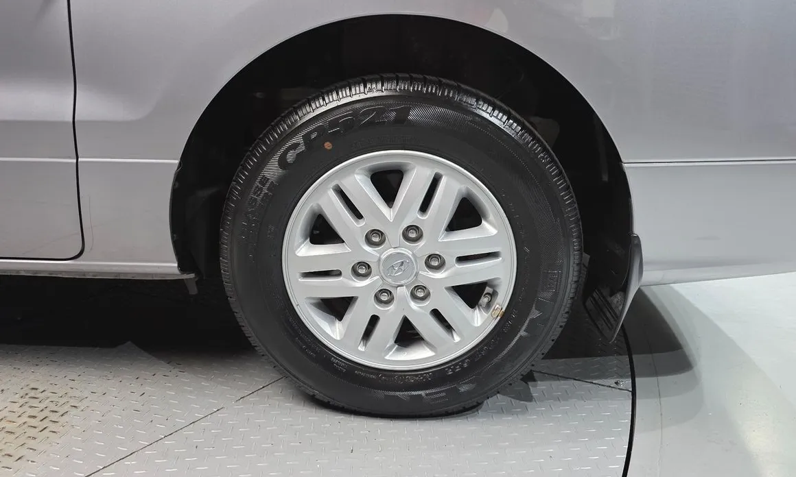 Hyundai Starex