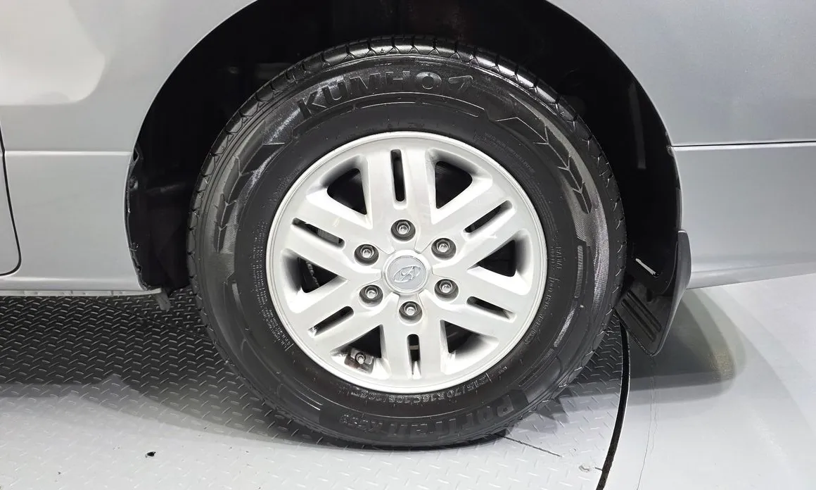 Hyundai Starex