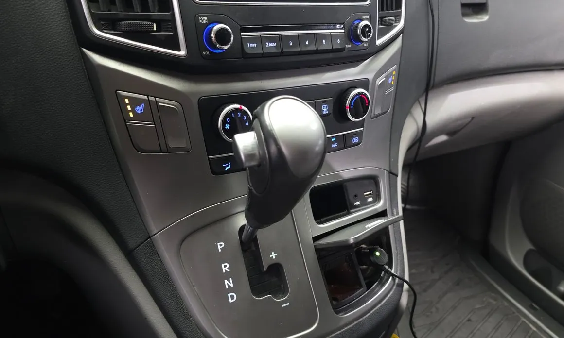 Hyundai Starex