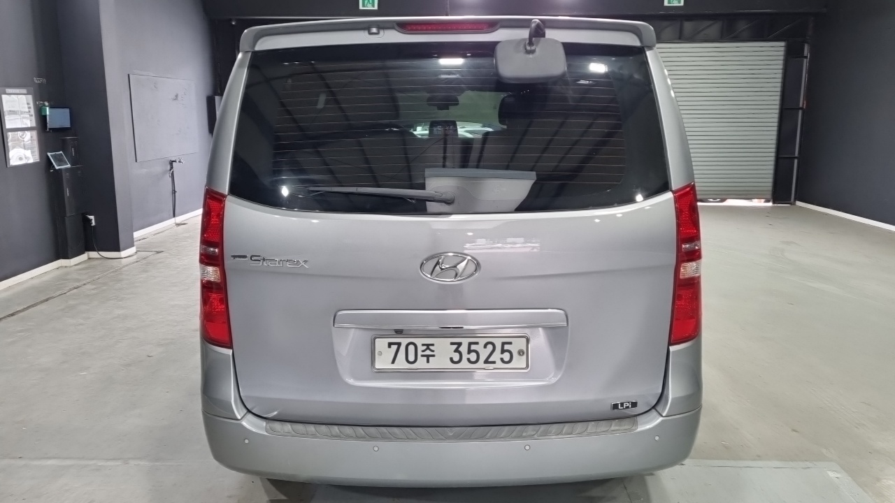 Hyundai Starex