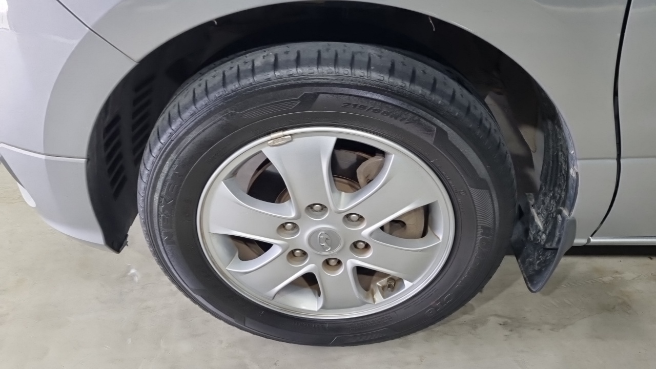 Hyundai Starex