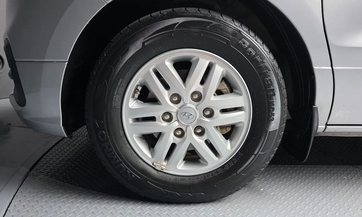Hyundai Starex