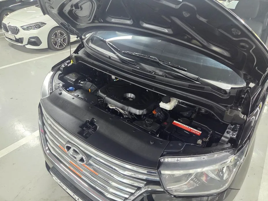 Hyundai Starex