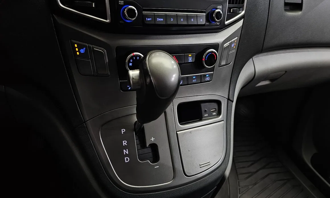 Hyundai Starex
