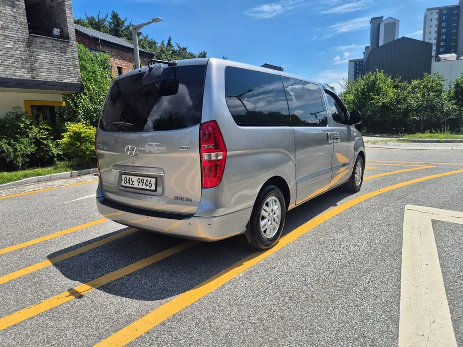 Hyundai Starex