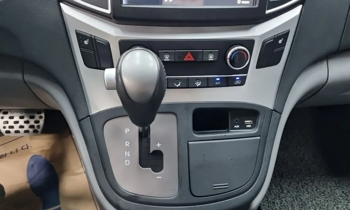Hyundai Starex