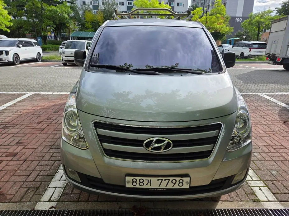 Hyundai Starex