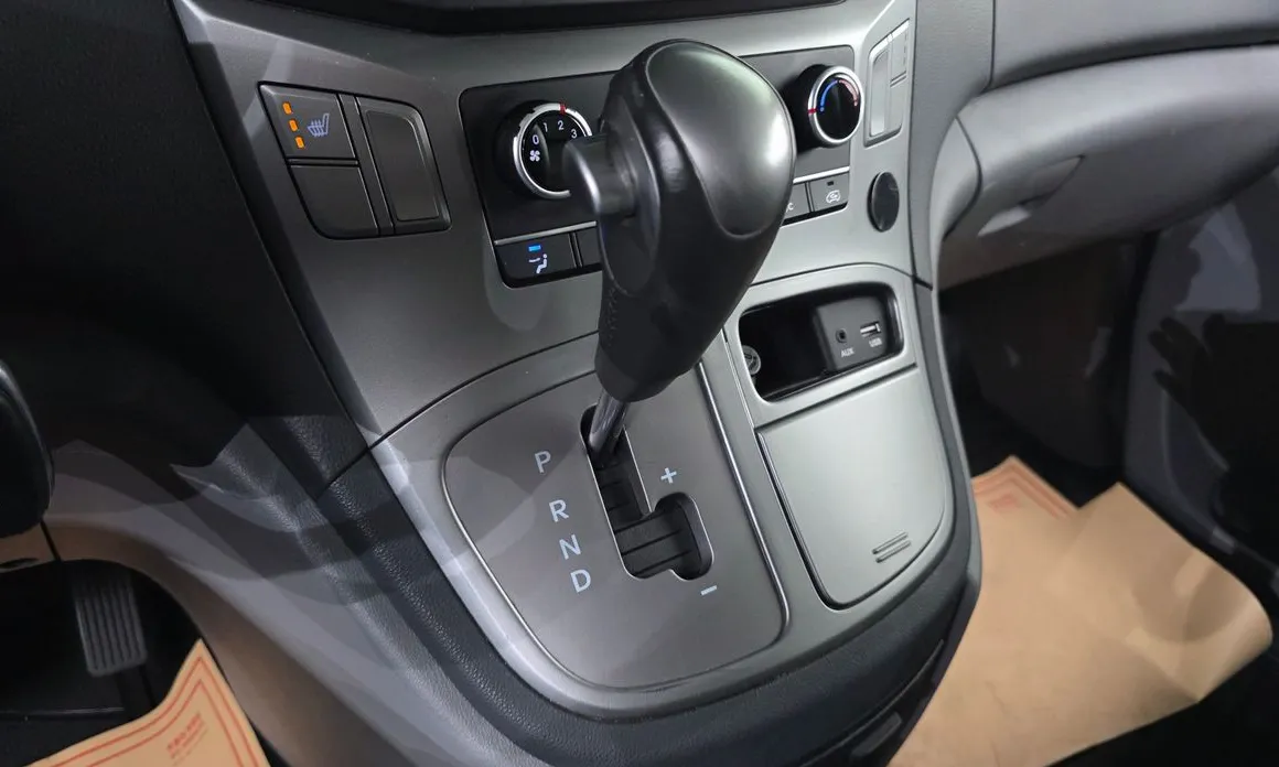 Hyundai Starex
