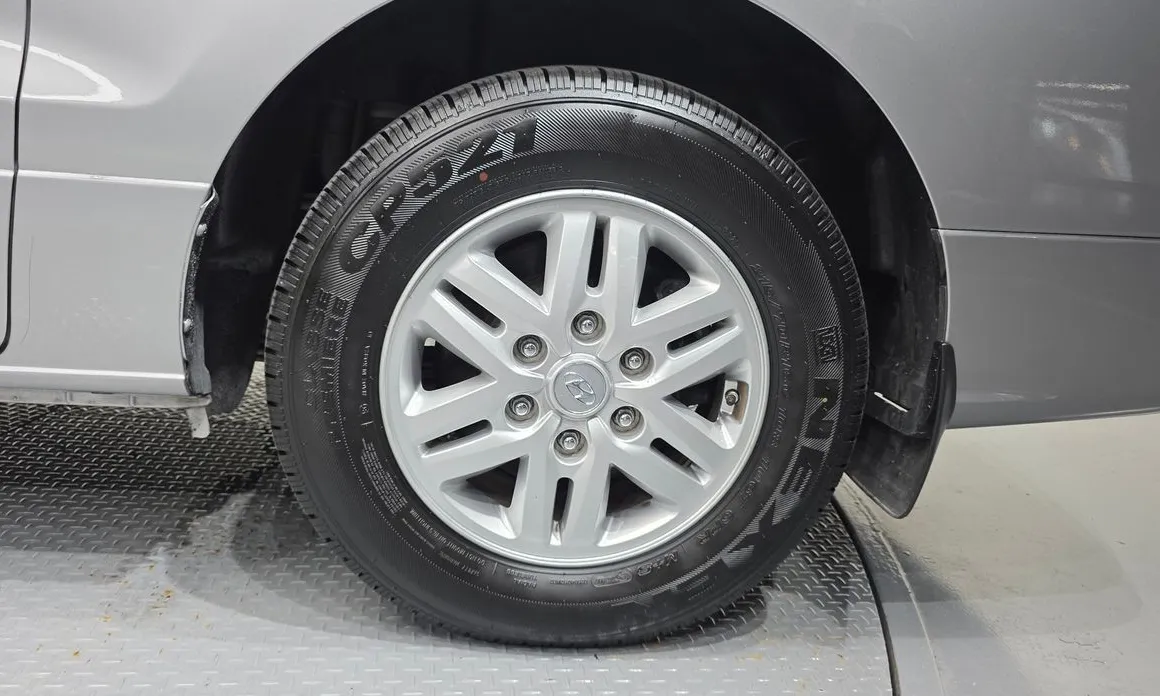 Hyundai Starex