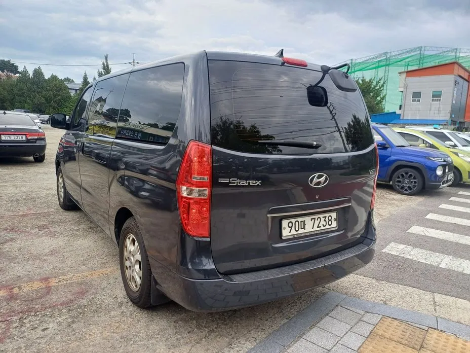 Hyundai Starex