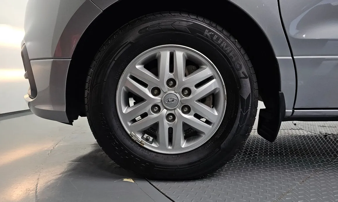 Hyundai Starex