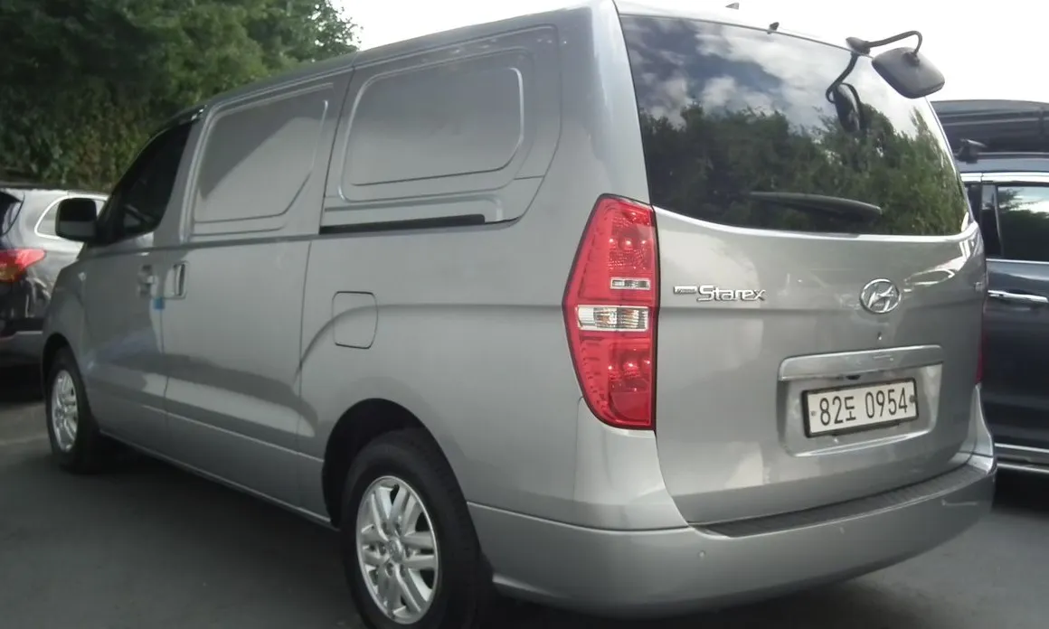 Hyundai Starex