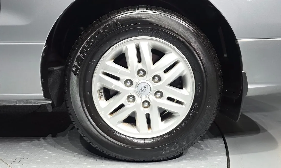 Hyundai Starex