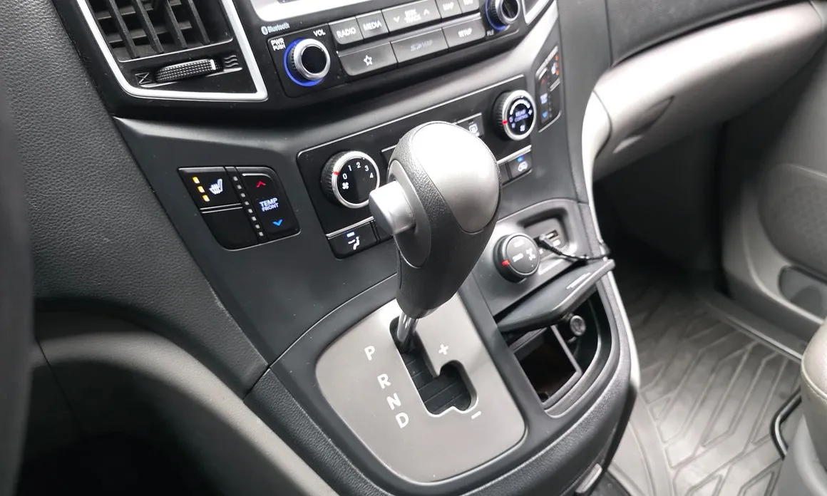 Hyundai Starex