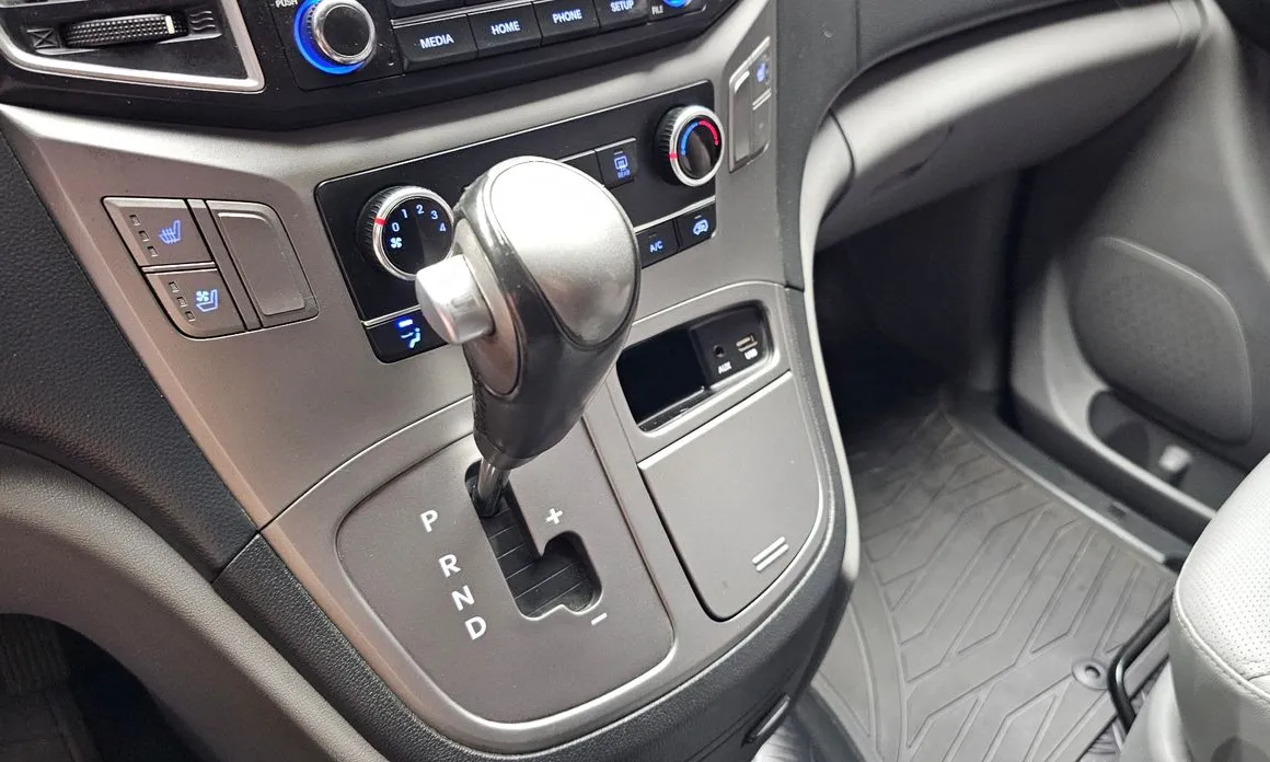 Hyundai Starex