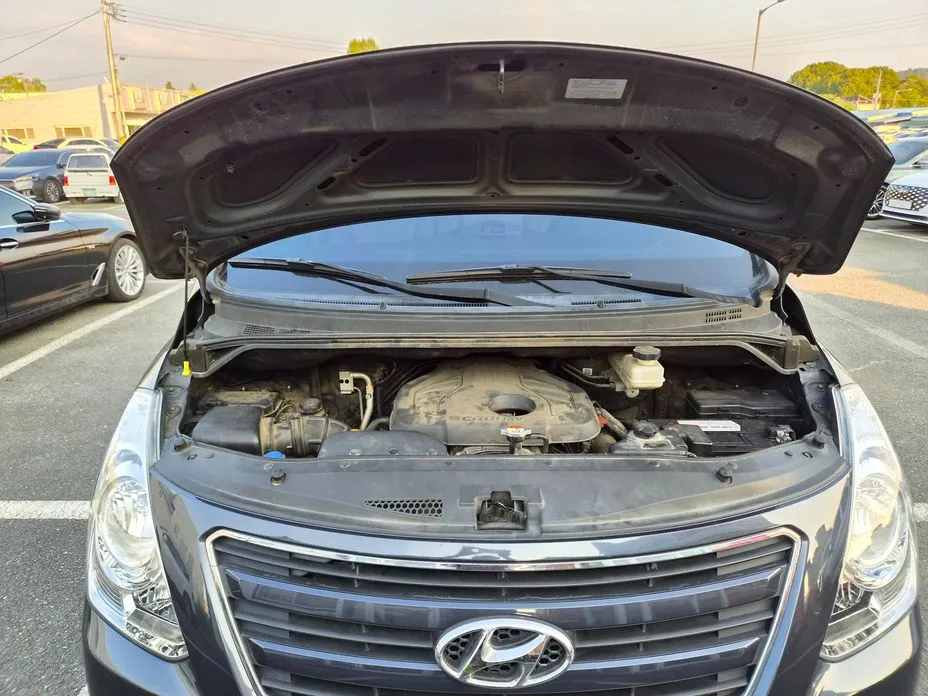 Hyundai Starex