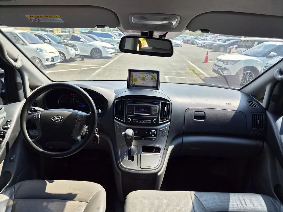 Hyundai Starex